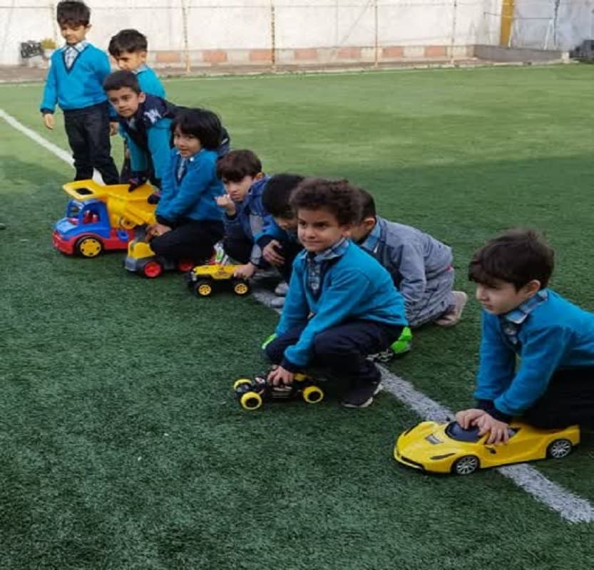 دبستان غیر دولتی پسرانه آینده سازان